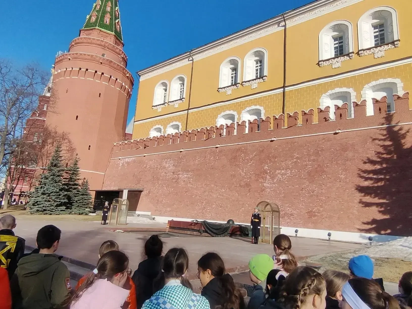 УРОК ПОЗНАНИЯ ОТЕЧЕСТВА для лицеистов состоялся в самом сердце столицы России. Школьный десант 6а (к