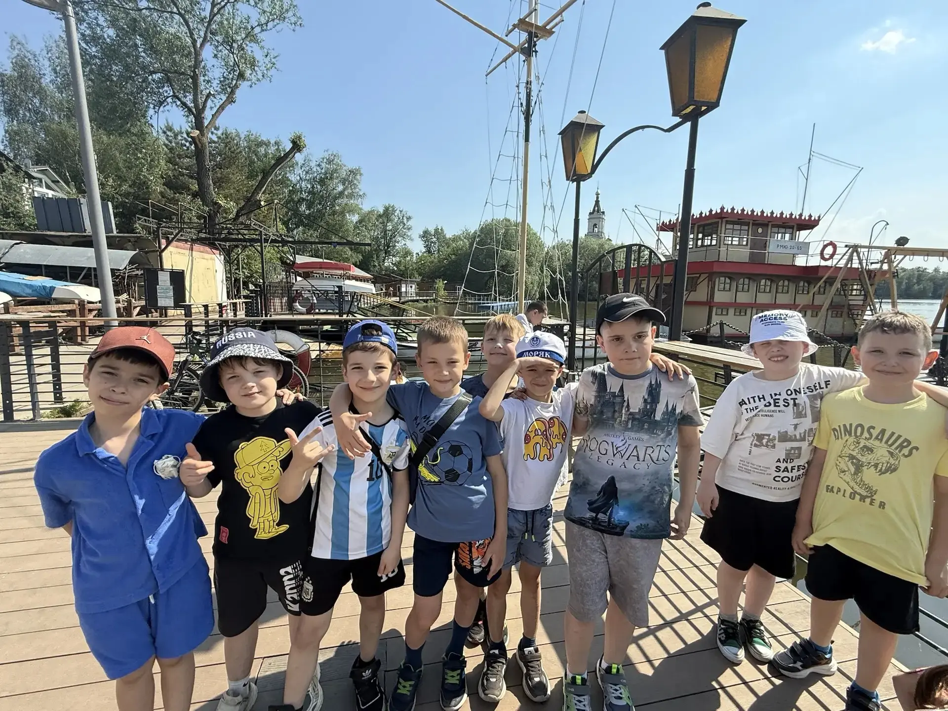 Поздравляем с окончанием учебного года! 🥳  Ученики 1 «Н» класса отметили этот день по-настоящему ярк