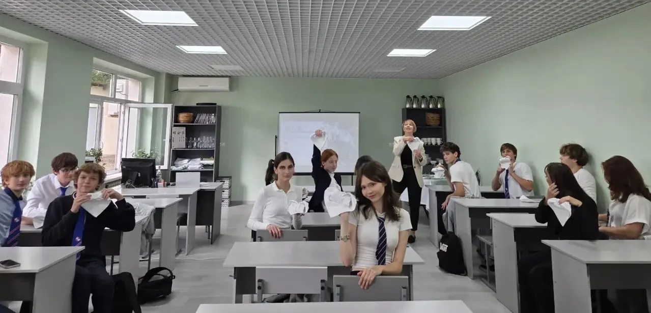 ✨Обучающиеся нашей школы посетили увлекательное мероприятие «Идеальный check-in» в Унив...