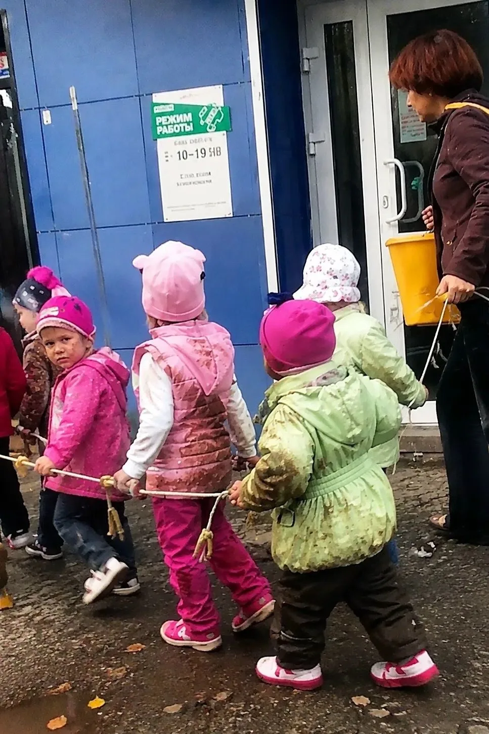 Моя 4-летняя дочь умерла в детском саду, а через несколько дней ее воспитательница прислала мне запи