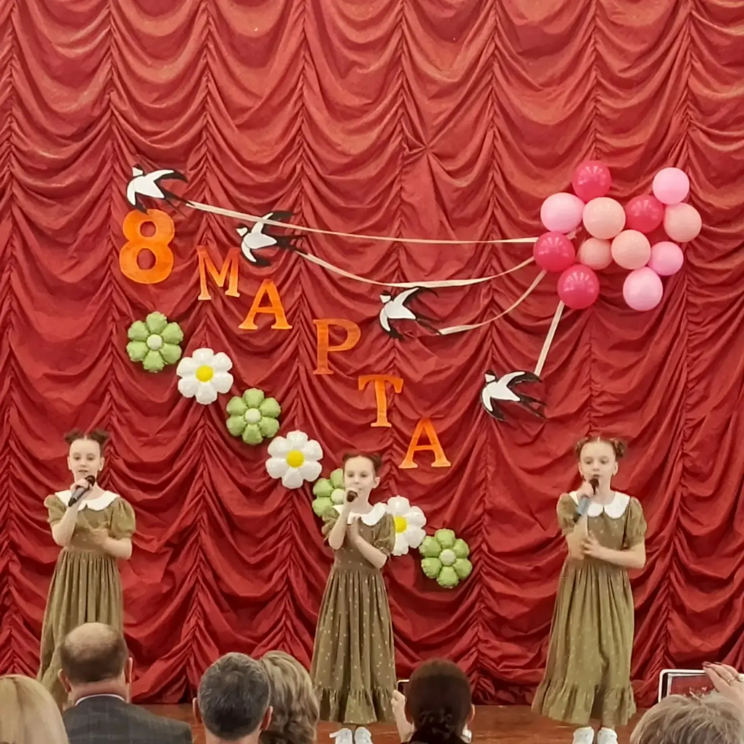 С ПРАЗДНИКОМ!  🌷Ярко!  🌷Весело!  🌷Творчески! 🌷Именно так прошел сегодняшний весенний день в нашем ли