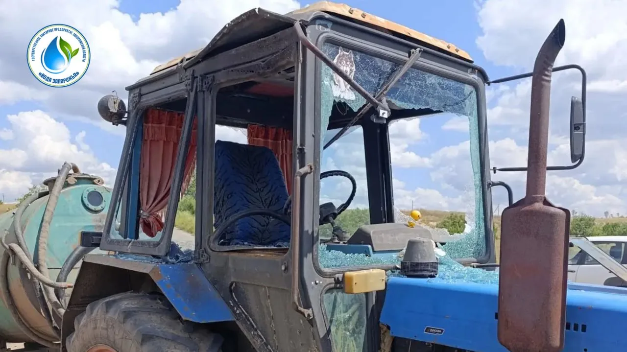 ‼️ В Конских Раздорах атакован трактор

Вчера в селе Конские Раздоры БпЛА противника нанес удар по т