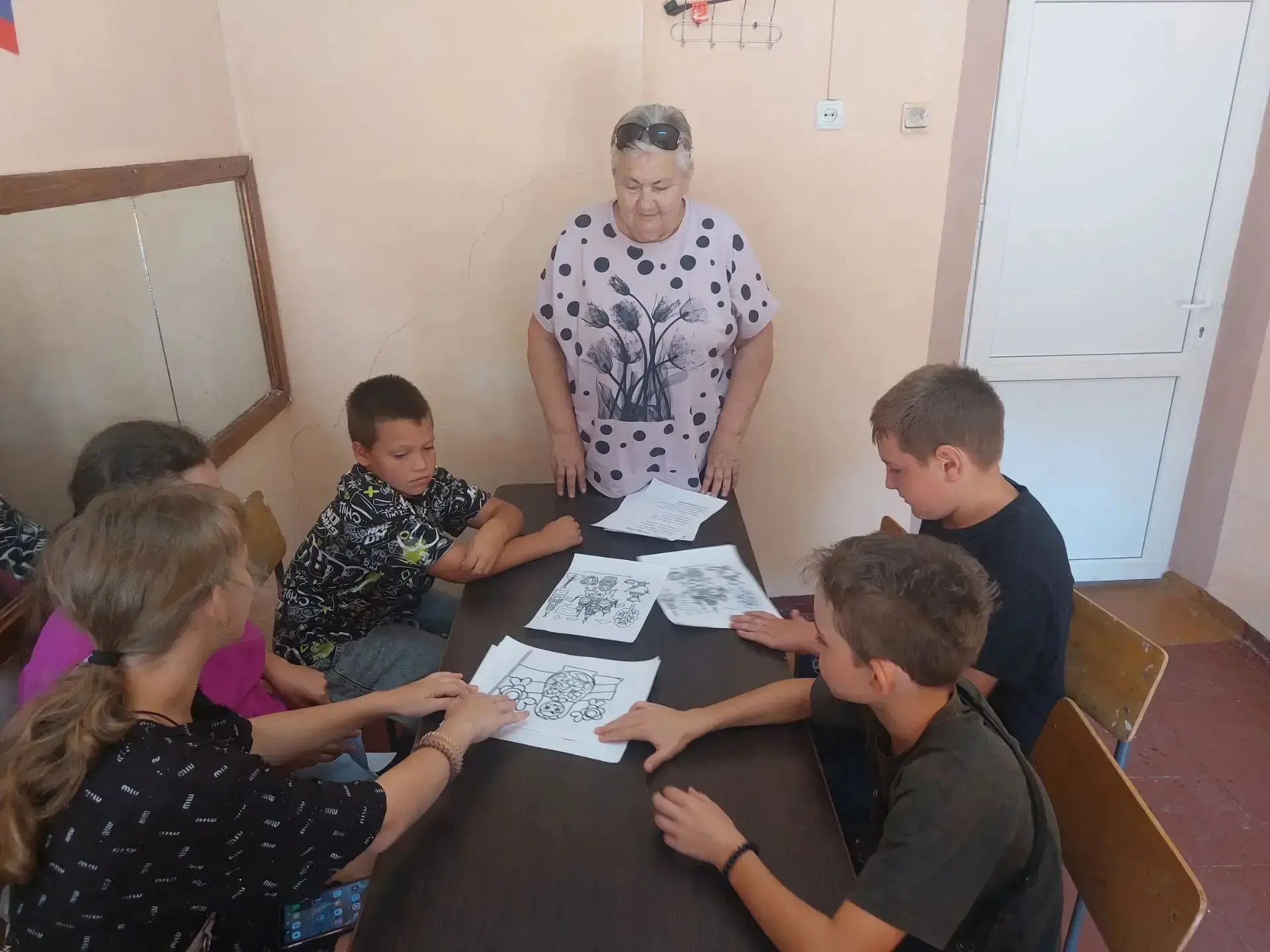В Горьковской сельской библиотеке  совмество с Горьковским СДК оформлена выставка детск...