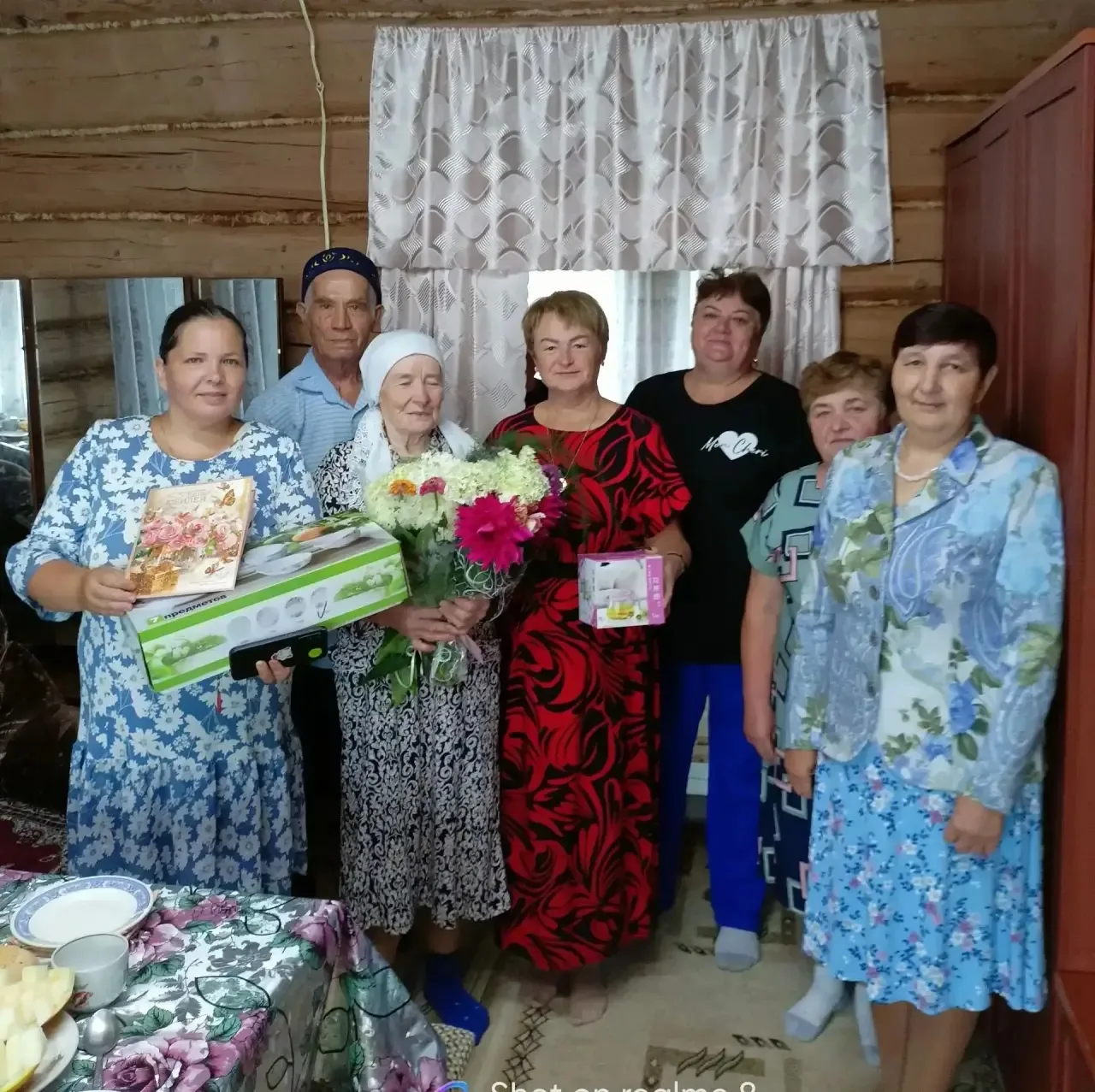 80 лет — это не возраст, а мудрость!
Директор и завучи Кичкетанской школы  навестили и поздравили с 