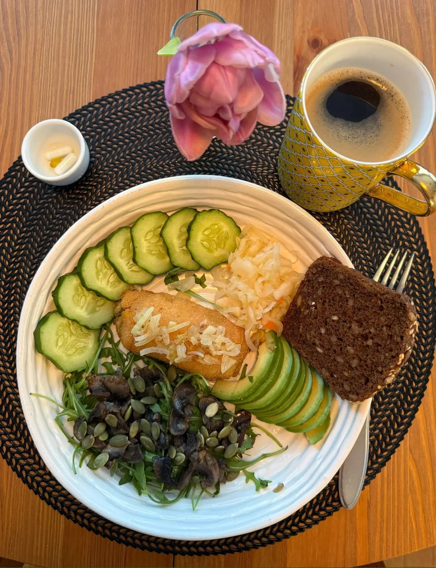 У меня все стабильно☕️утро начинаю с вкусного завтрака дома🧡утренняя трапеза в уютной ...
