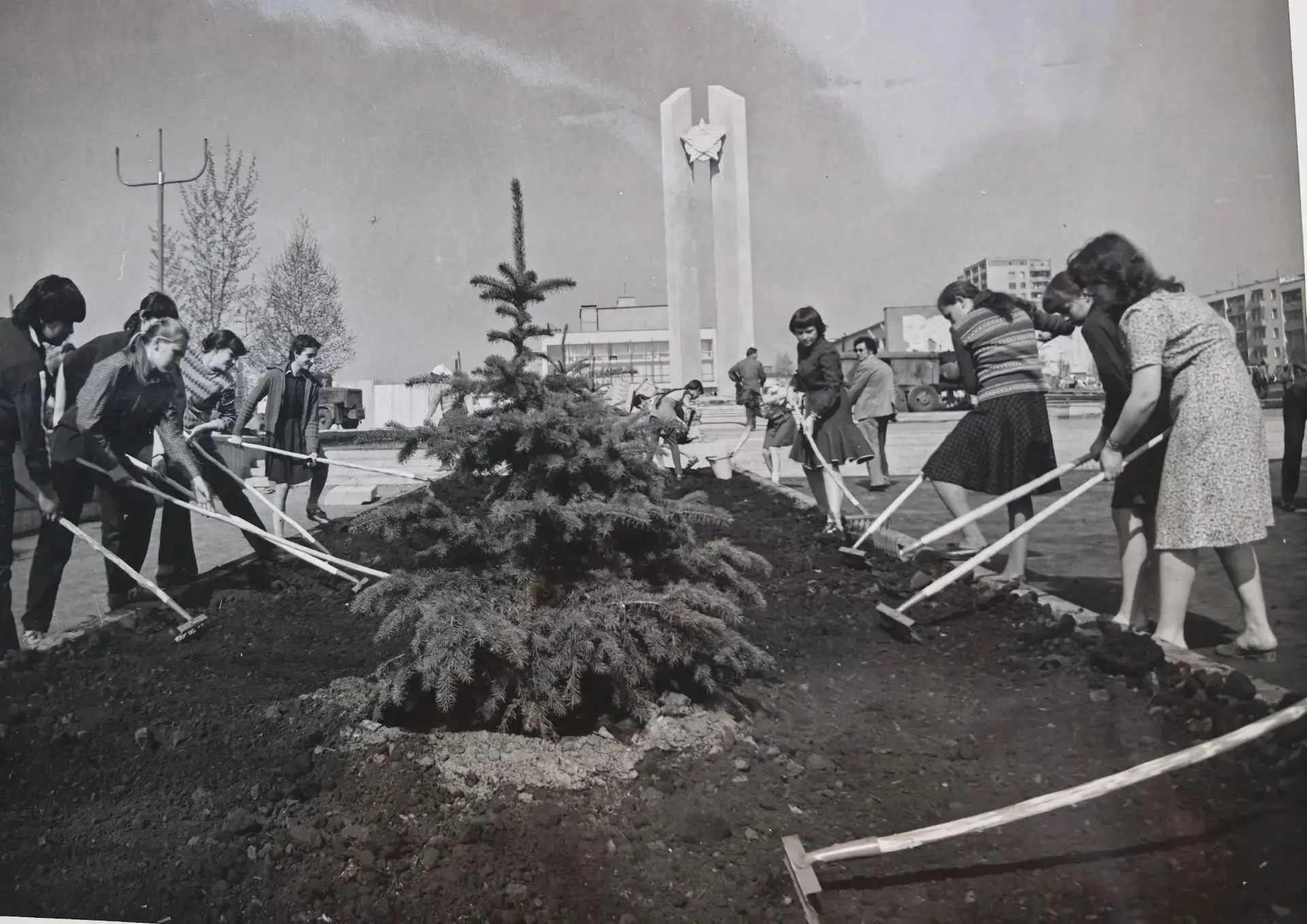 Продолжаем рубрику " История одной фотографии", посвящённую 60-летию ГАПОУ Нижнекамского политехниче