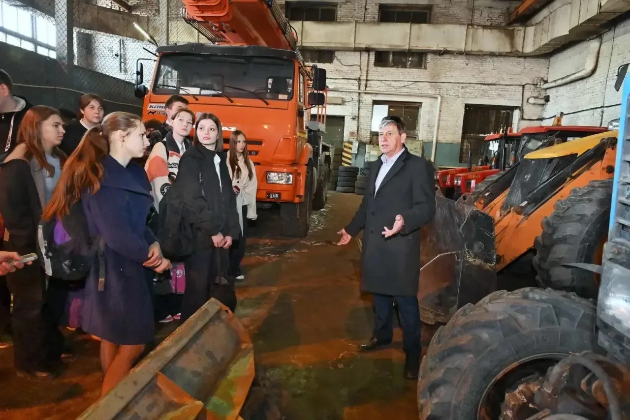 На базе МБУ «ЖКХ и благоустройство» прошла познавательная экскурсия, организованная в рамках партийн