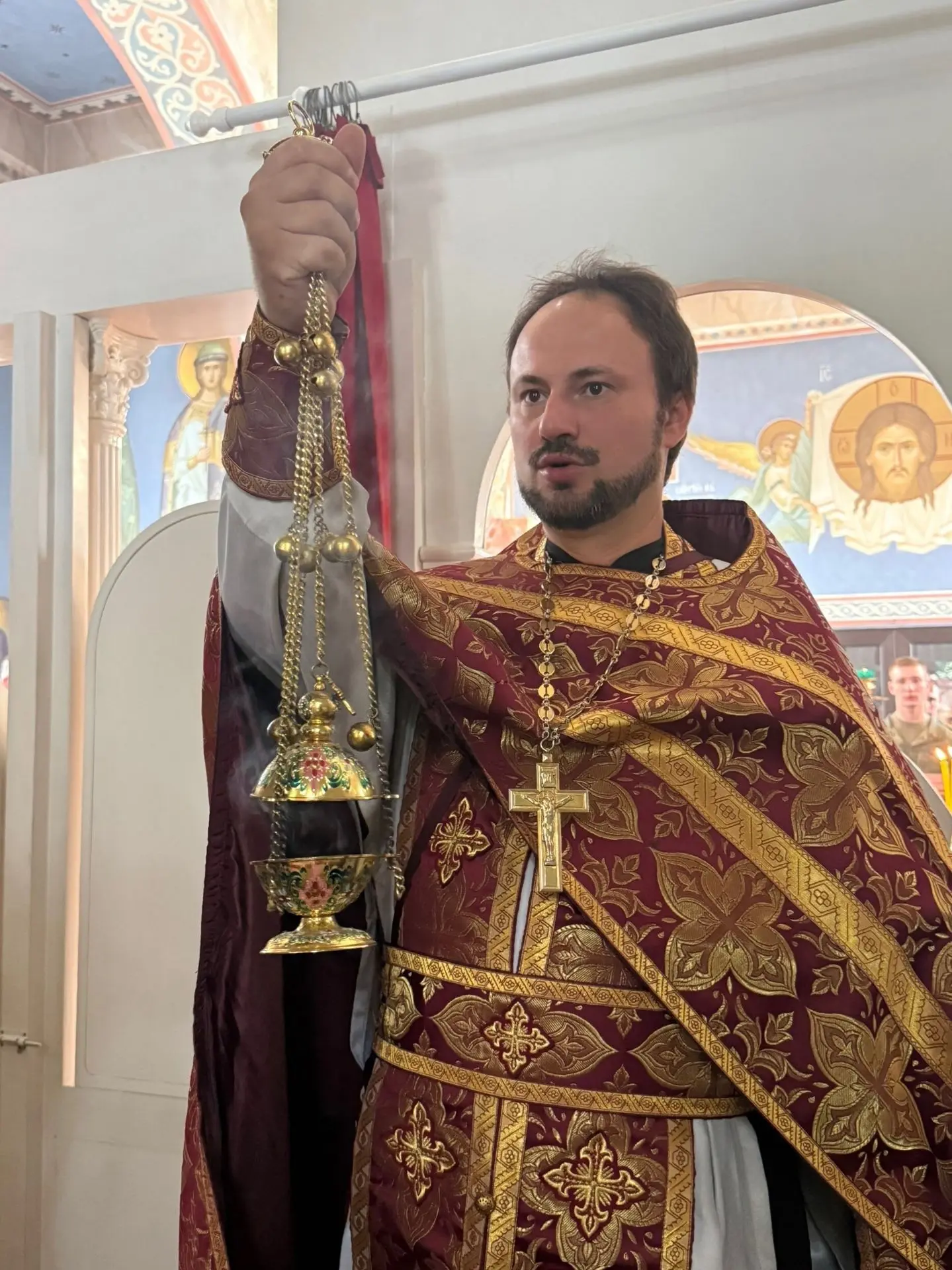 "Надейся на Господа всем сердцем твоим, и не полагайся на разум твой".