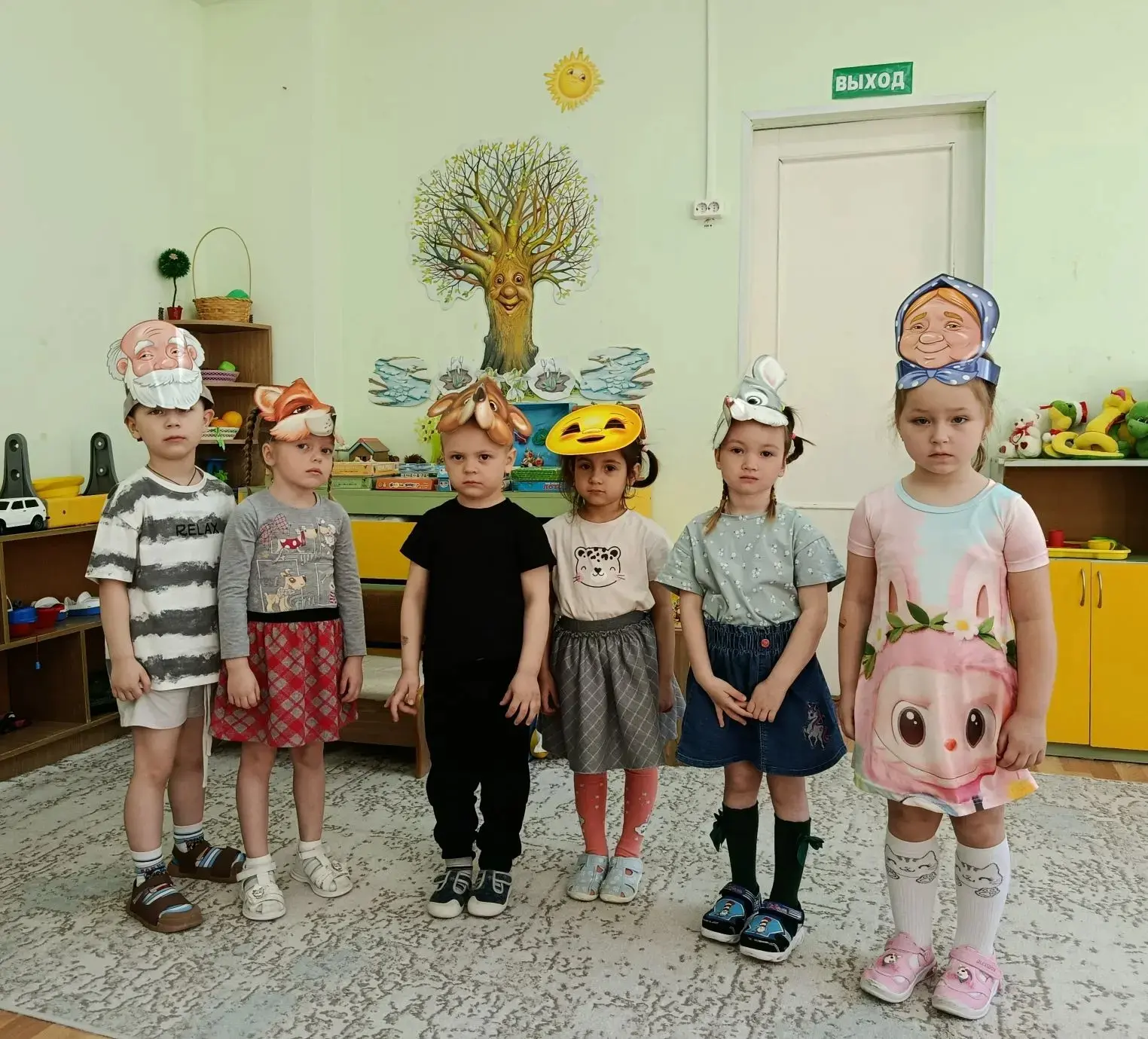 На прошедшей неделе вторая младшая группа "Гномики" превратилась в настоящую театральну...