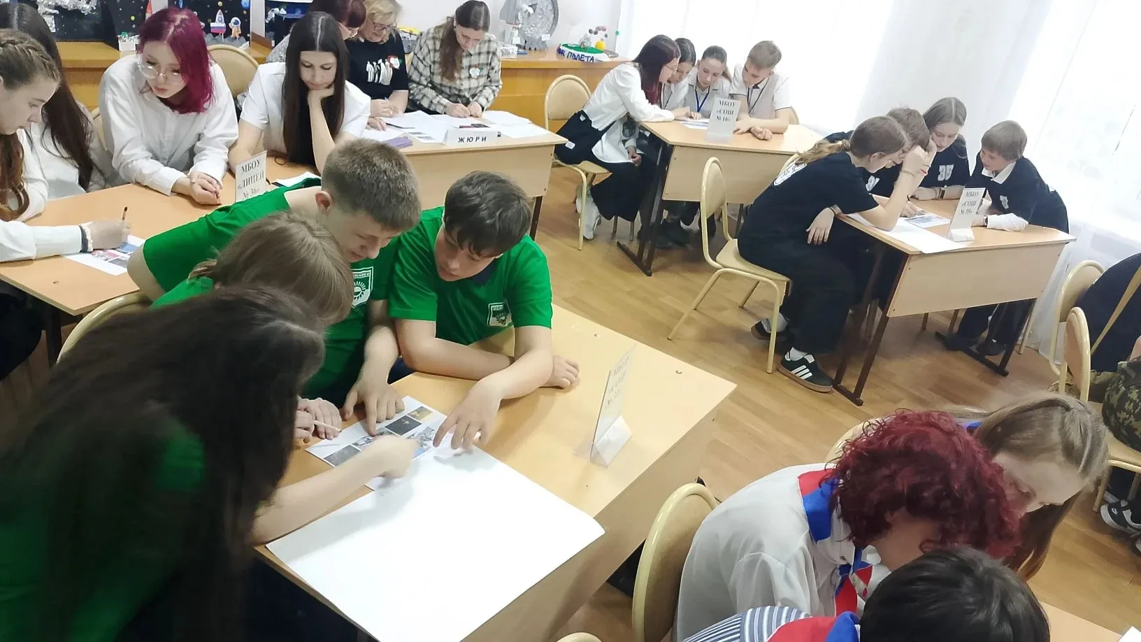 🌟 Гордость школы! 🌟  Поздравляем команду «Лидер» из 7 «Б» класса с победой в викторине, посвящённой 
