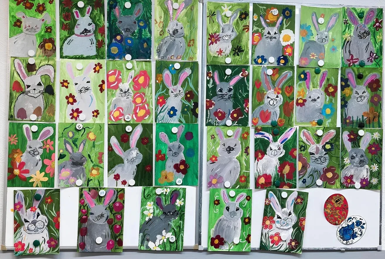 🎉 Весенний десант добра и творчества в нашем лицее! 🎨  В эту пятницу в классах царила особенная атмо