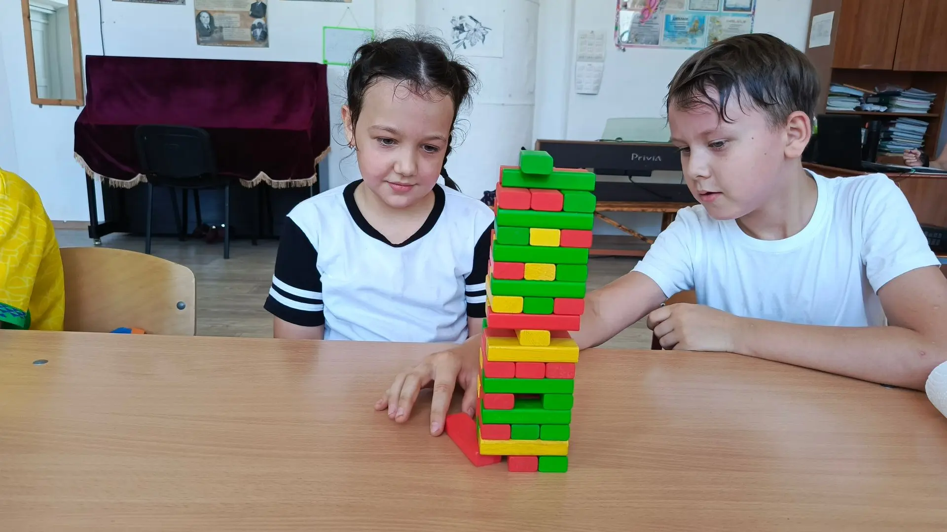 Весело и интересно провели время, играя в Дженгу! 🎲🧱