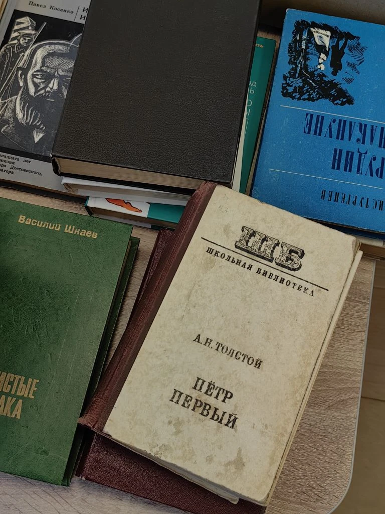 📖«Подари книгу школе»  В течение недели ребята приносили свои любимые книги, и теперь они обретут но