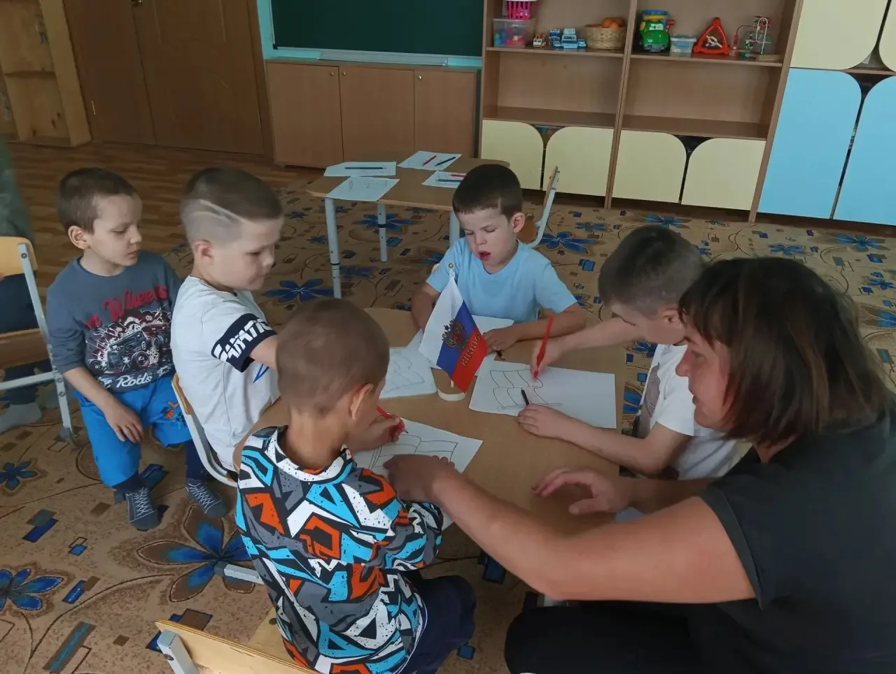 Компенсацияләү төркеме балалары 🇷🇺  Россия Федерациясе Дәүләт флагы көнен билгеләп үт...