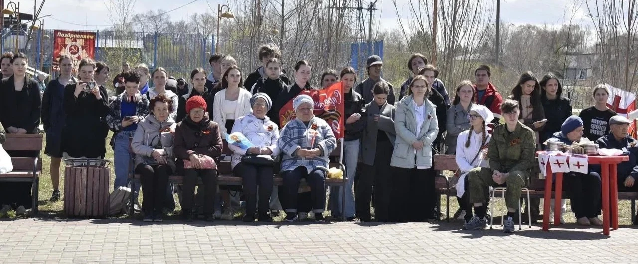 ✨Акцию «Вальс Победы» организовали для жителей микрорайона Северный  Для жителей микрорайона Северны