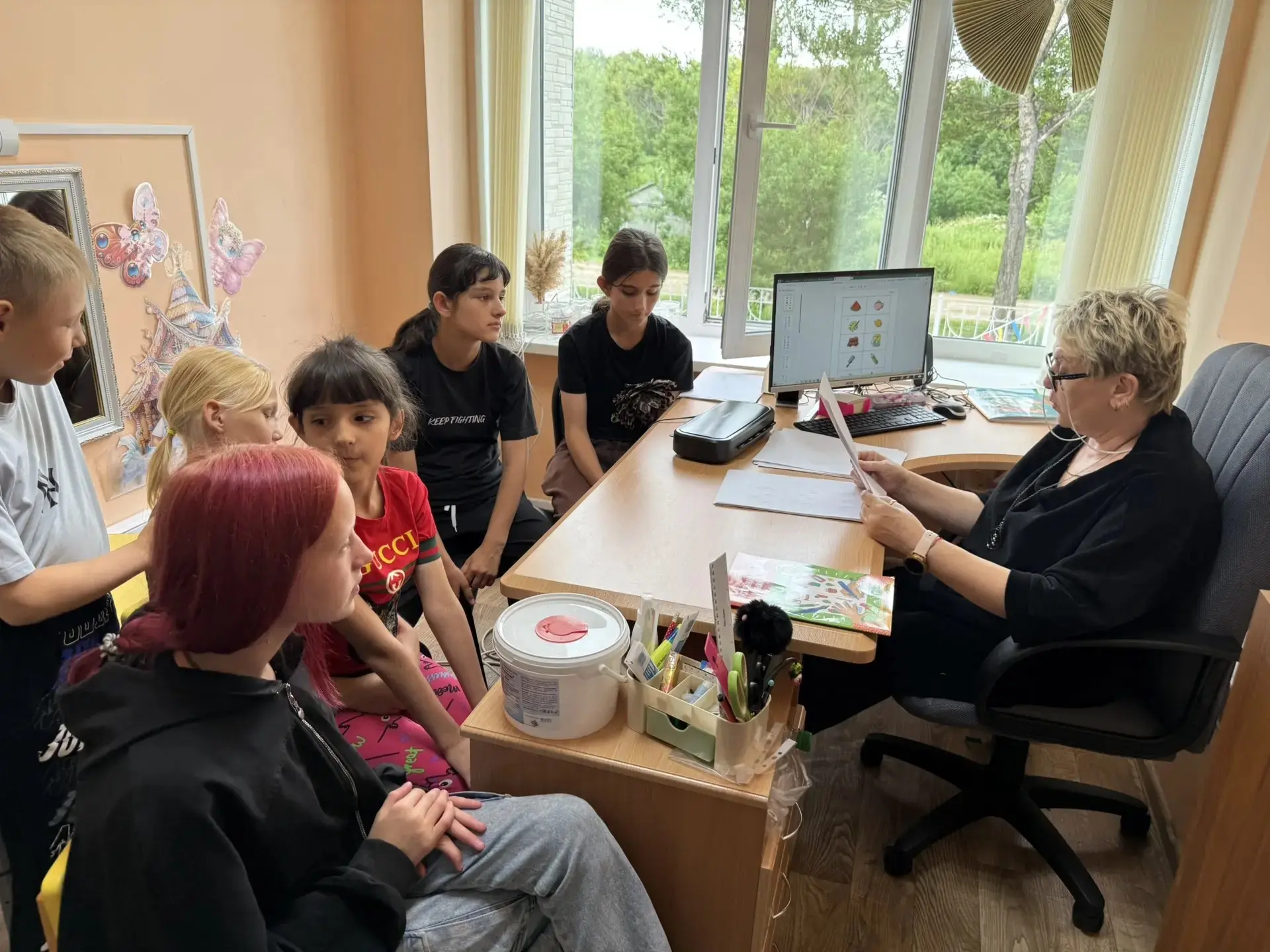 Умники и умницы в деле: в «Отрадном» прошла игра-путешествие «Самый умный»
В нашем центре состоялась