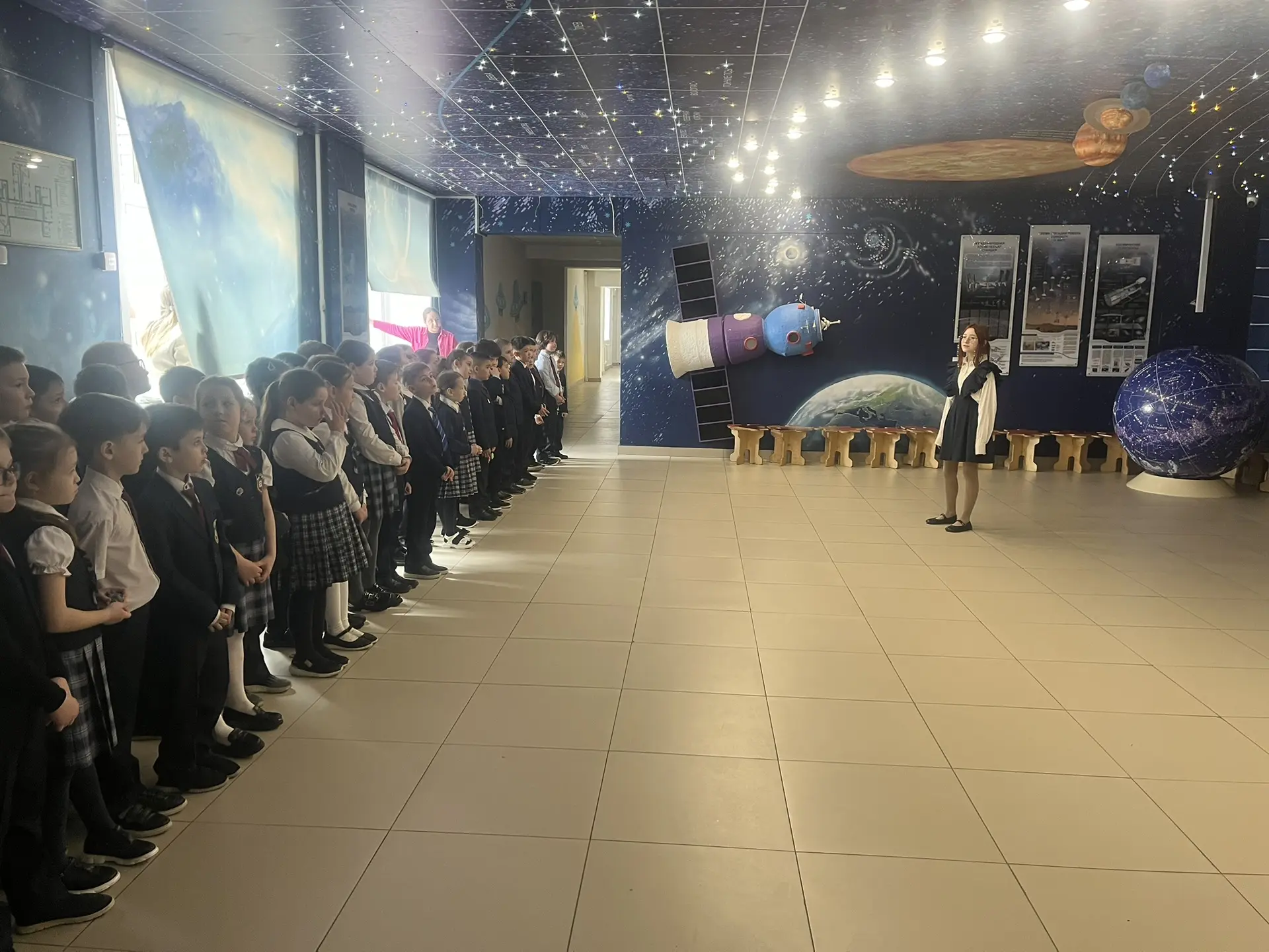 🚀 Космос ближе, чем кажется: космическая экскурсия и зажигательный танец!   🌠В честь Дня космонавтик