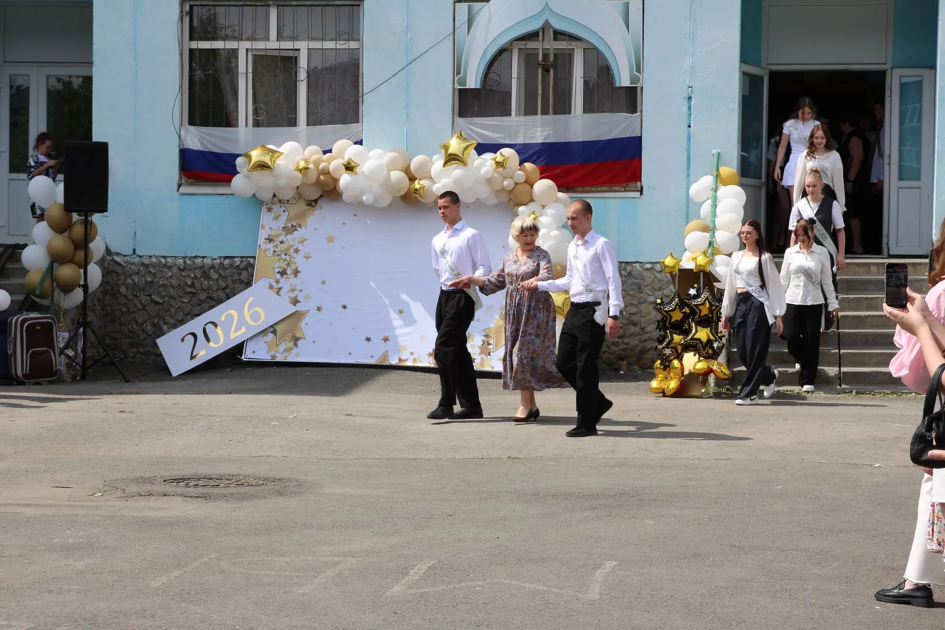 🛑Особенный день для одиннадцатиклассников!   🎓Для всех выпускников 11-х классов прозвенел последний 