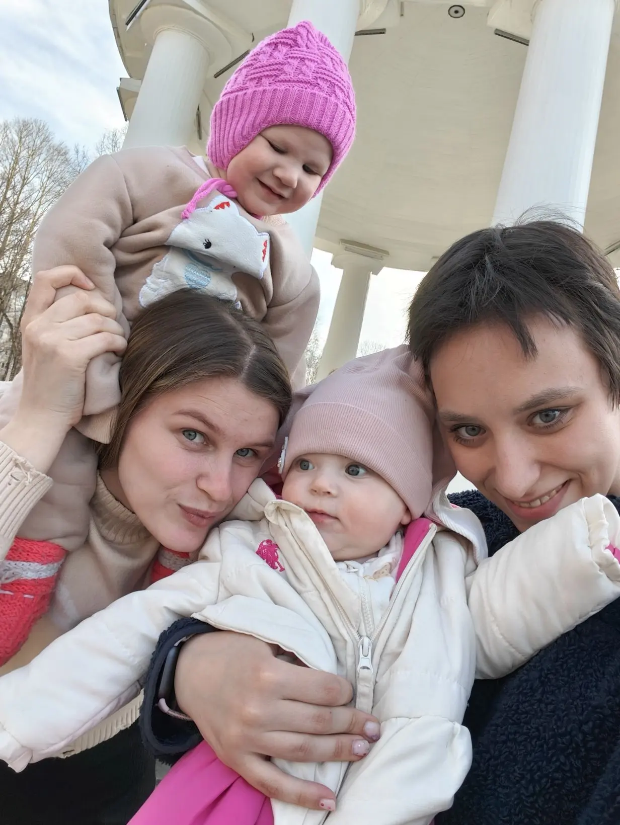 Вчера гуляли с подругой и нашими девочками 🤍