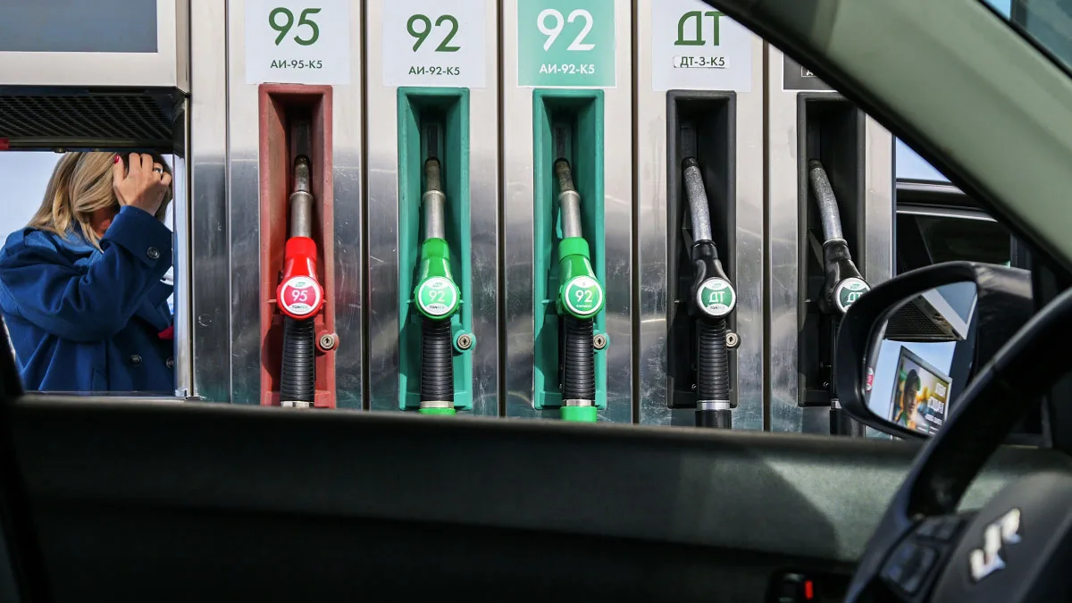 ⚡️"Татнефть" ввела на всех автозаправках в России временный лимит на отпуск бензина и дизельного топ