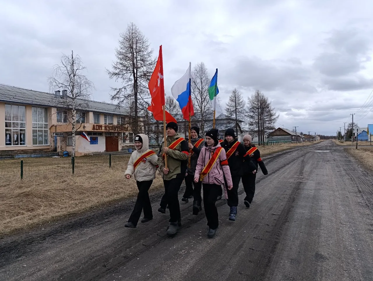 🕯Помним, чтим, благодарим: возложение цветов к мемориальным доскам