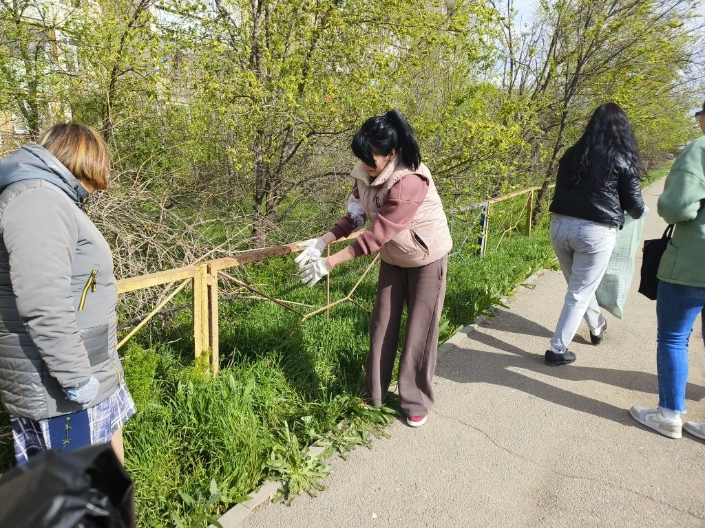 25 апреля, прошёл Всероссийский субботник, и наша школа не осталась в стороне! ⁣ Ученики и педагоги 