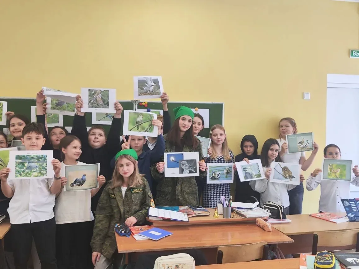 1 апреля в нашей школе прошло мероприятие, посвященное Дню птиц. Организаторами выступили участники 