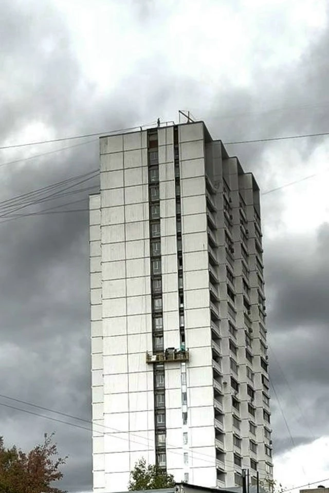 На Чертановской, 27к1, продолжается ремонт.