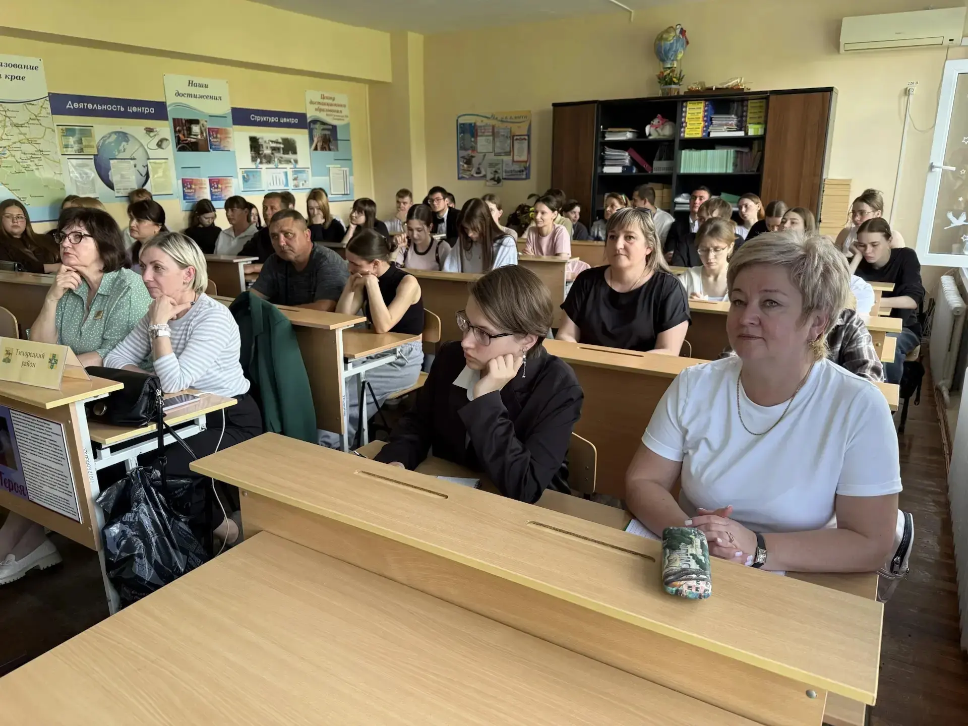 Тихорецкие выпускники 11(12) классов и их родители приняли участие  в краевом родительском собрании 