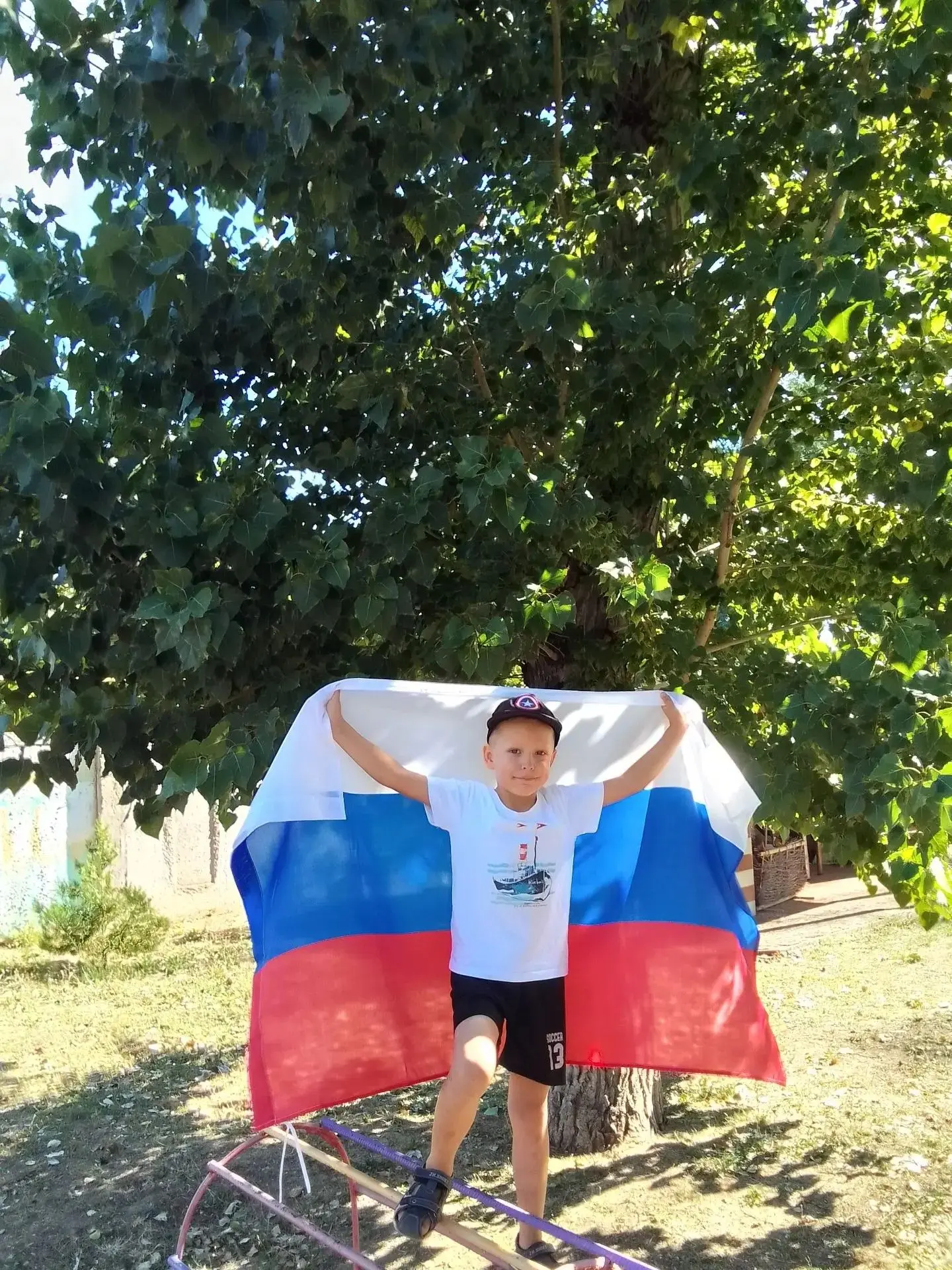 🇷🇺Сегодня наш детский сад присоединился к фотоконкурсу на лучшую фотографию флага Рос...