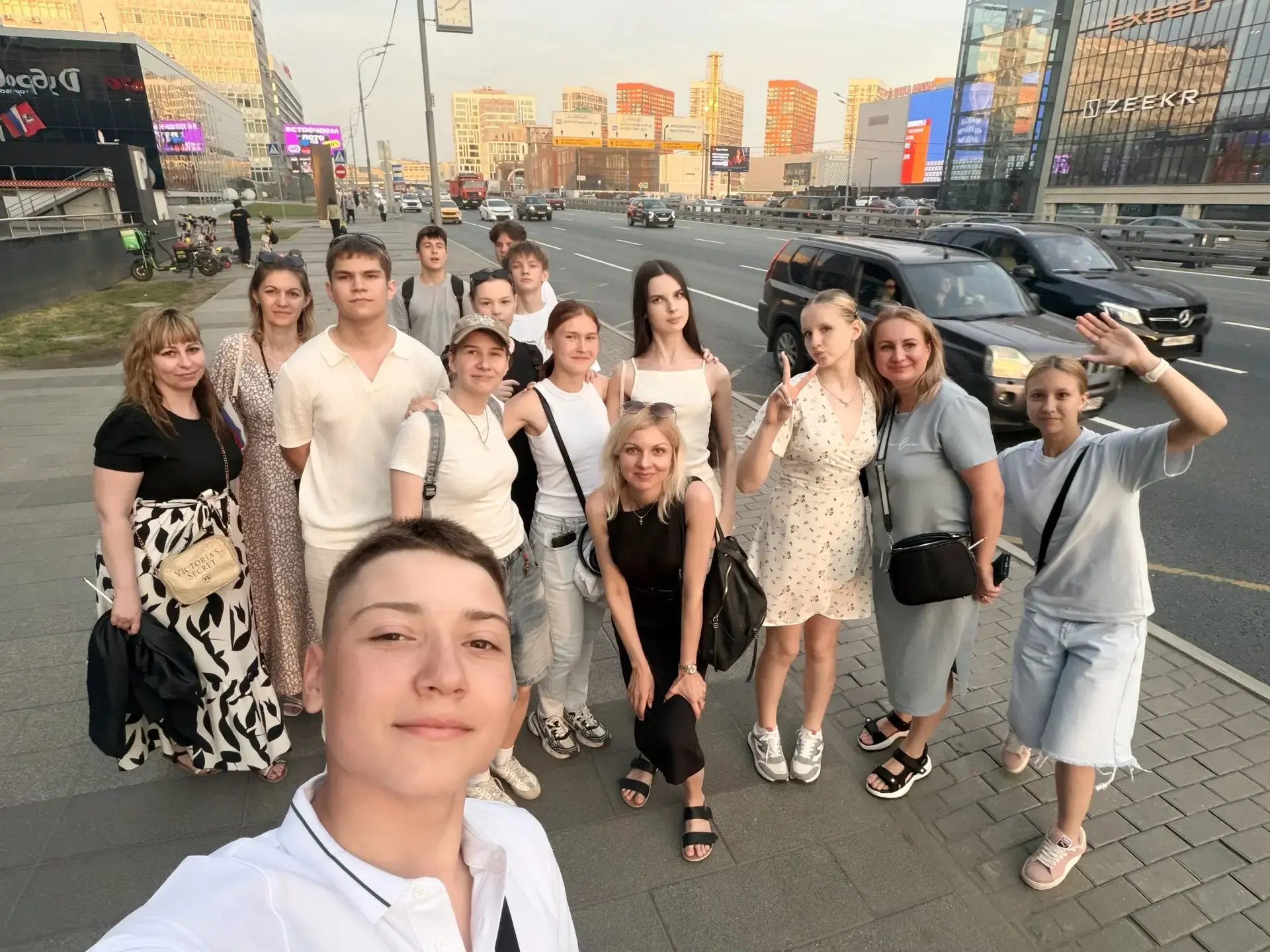 🇷🇺8 кадетский класс ( руководитель Молчанова Т.Г.), поздравляет всех с праздником - С Днём России!