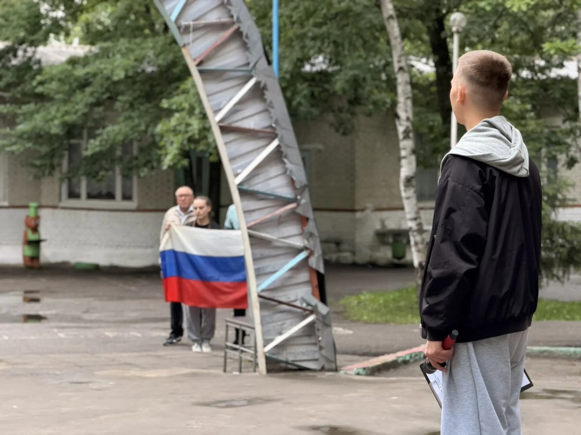 🕯️ Воспитанники смены «Мы - Россияне» приняли участие во Всероссийской акции «Минута молчания».

22