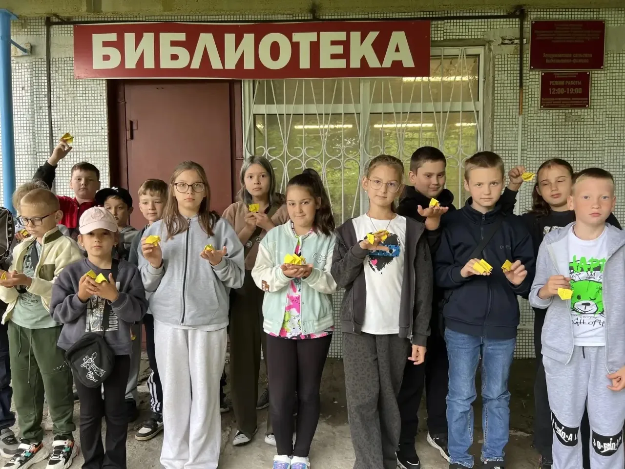 🐥 Сегодня наши ребята ходили в Зендиковскую библиотеку на мастер-класс по изготовлению оригами-цыпл