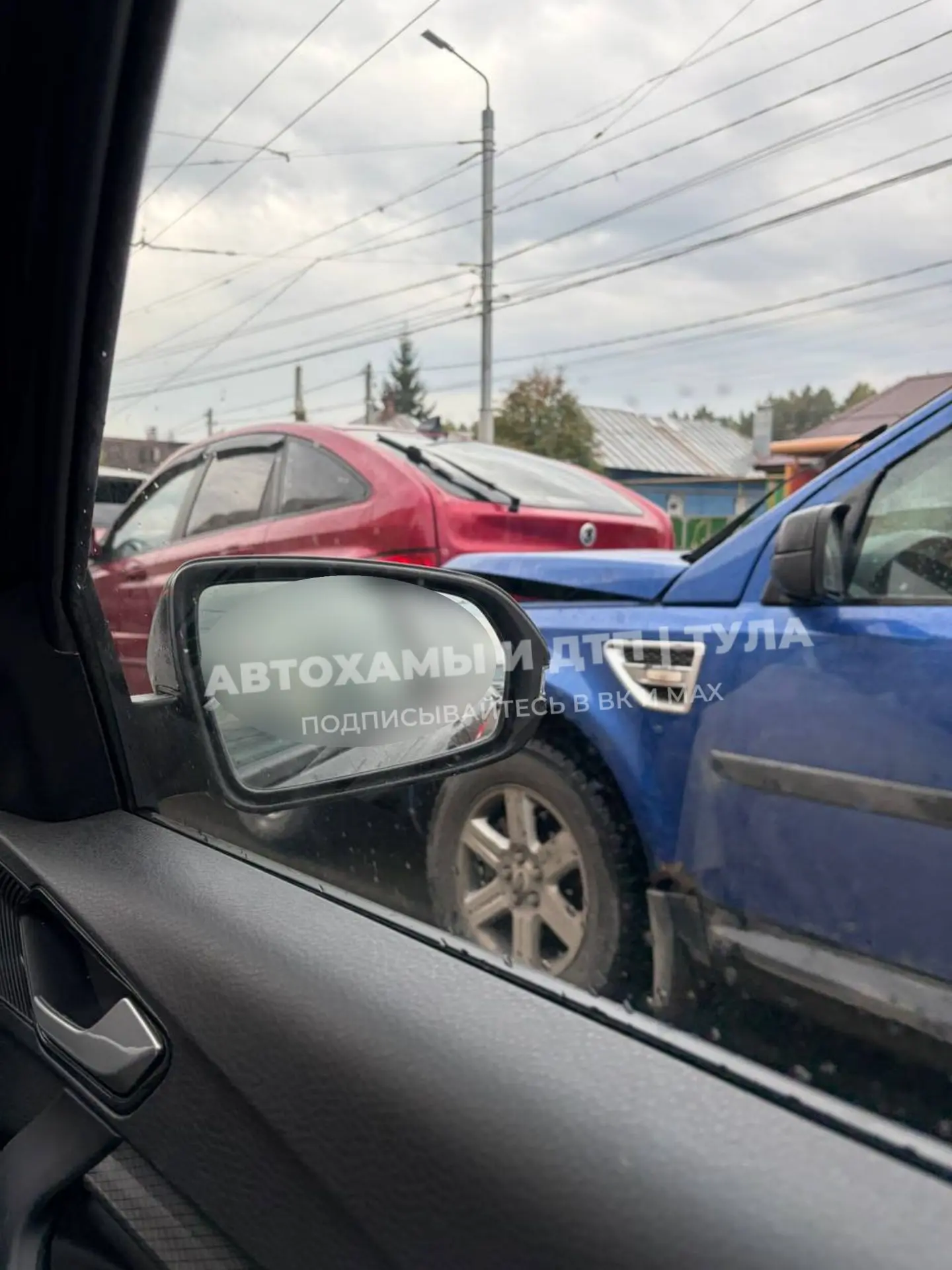 🚨🚔Тройное ДТП сегодня утром на ул. Октябрьской в Туле, недалеко от перекрестка с ул. ...
