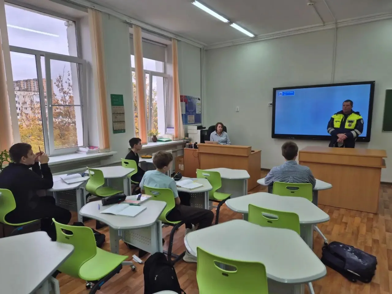 🚦В нашей школе состоялась встреча учеников с сотрудником ДПС.