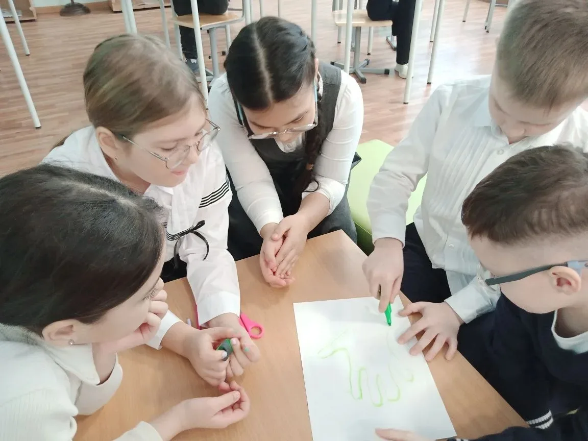 📚✨ В нашем школьном информационно-библиотечном центре, вот уже в который раз проходят удивительные у