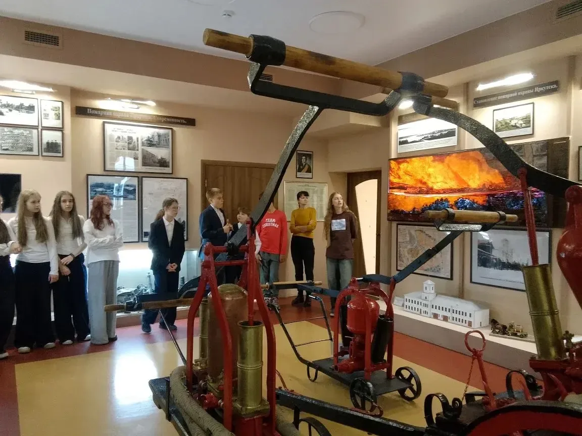 🚒🔥 В ГОСТЯХ У МЧС! 🔥🚒  12 мая 2026 года ученики 5В класса побывали на экскурсии в Музее Главного упр