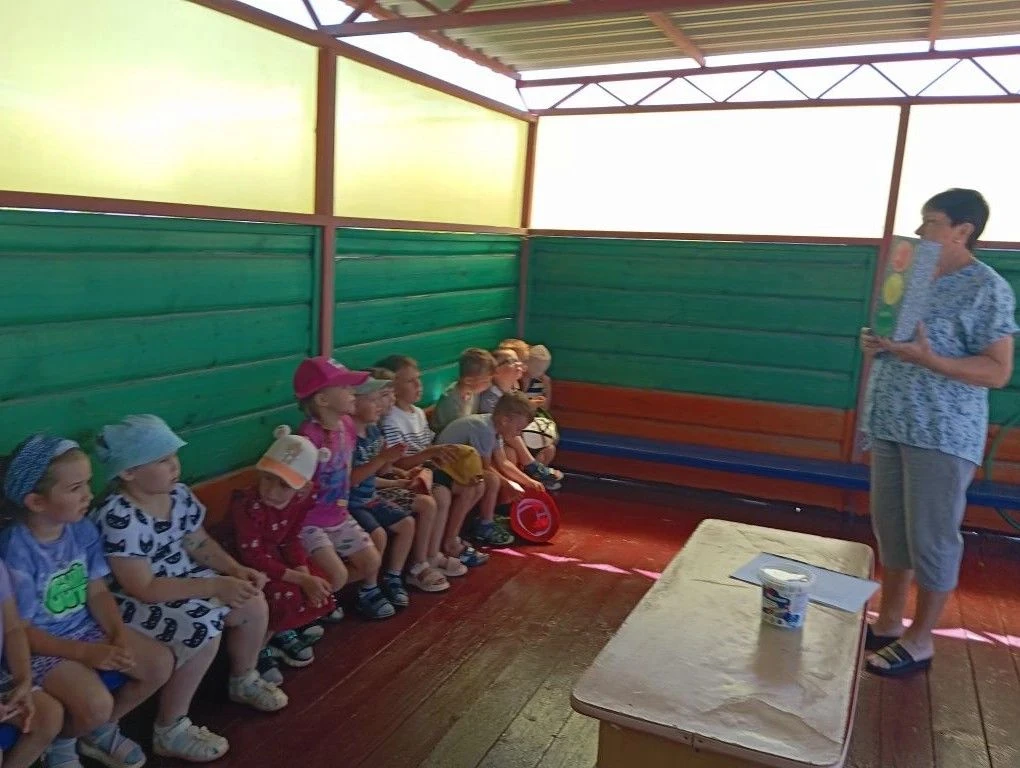 «Страна Светофория»
В рамках Дня рисунков на асфальте в нашем детском саду было организовано и прове