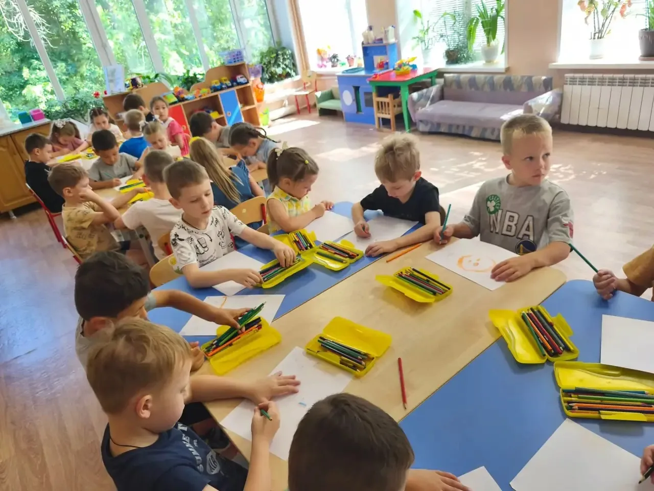 Сегодня в старшей группе прошло увлекательное тематическое занятие «Путешествие в космос»! 🚀

Ребят