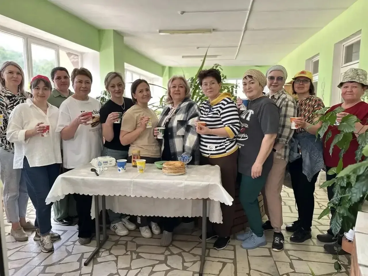 🌸 Весенний марафон красоты: учителя превращают сад в сказку! Сегодня наши учителя собрались не за шк