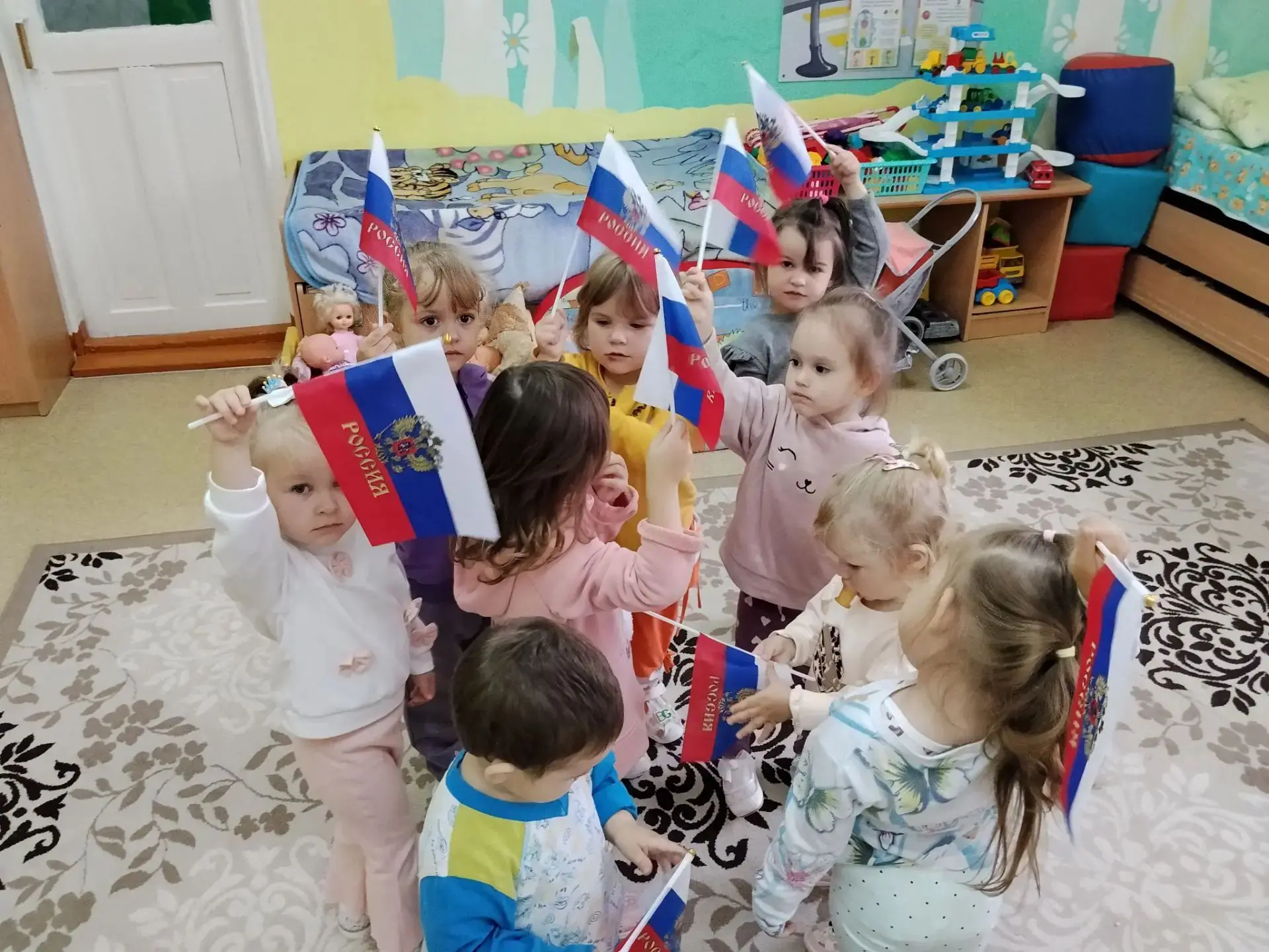 Ежегодно 22 августа в России отмечается День Государственного флага Российской Федераци...