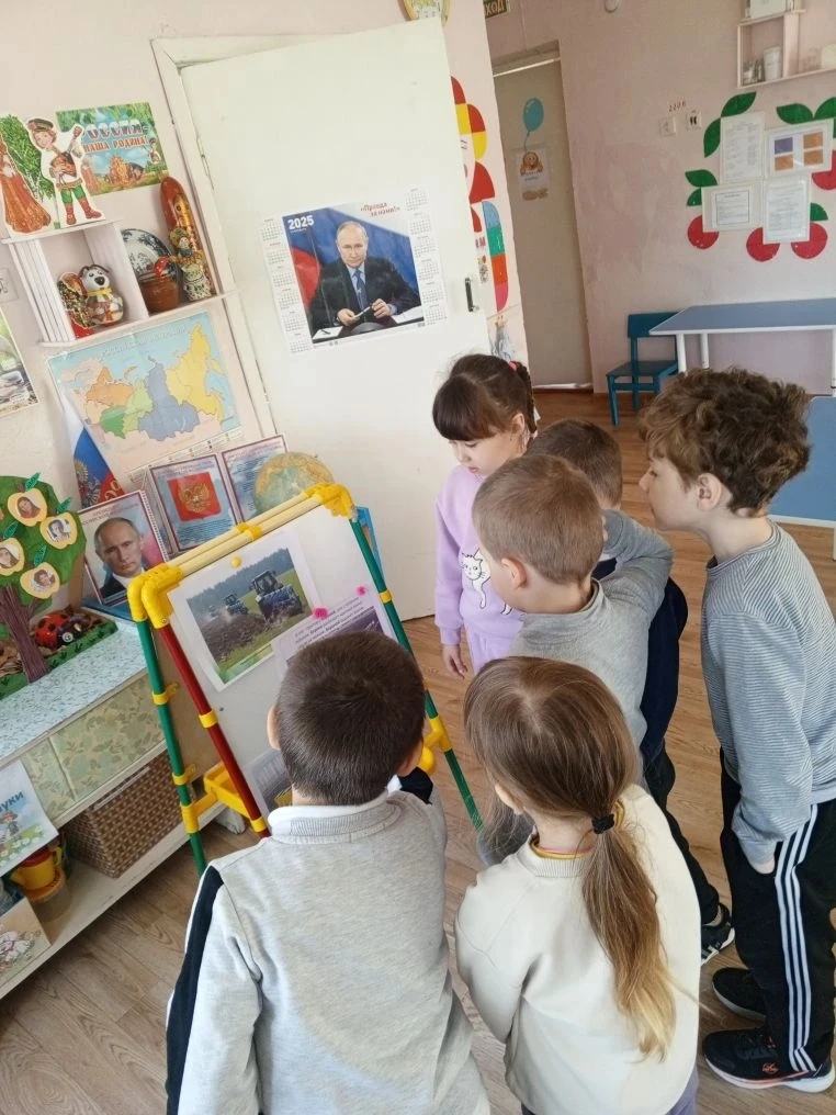 Сегодня в старшей группе прошел тематический день, День хлеба.Ребята узнали о пути хлеб...
