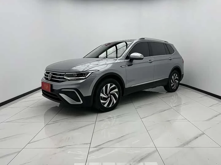🚗 Volkswagen Tiguan L 2023
280TSI Automatic Two-Wheel Drive Chaochuang Limited Edition

📅 Выпуск: 