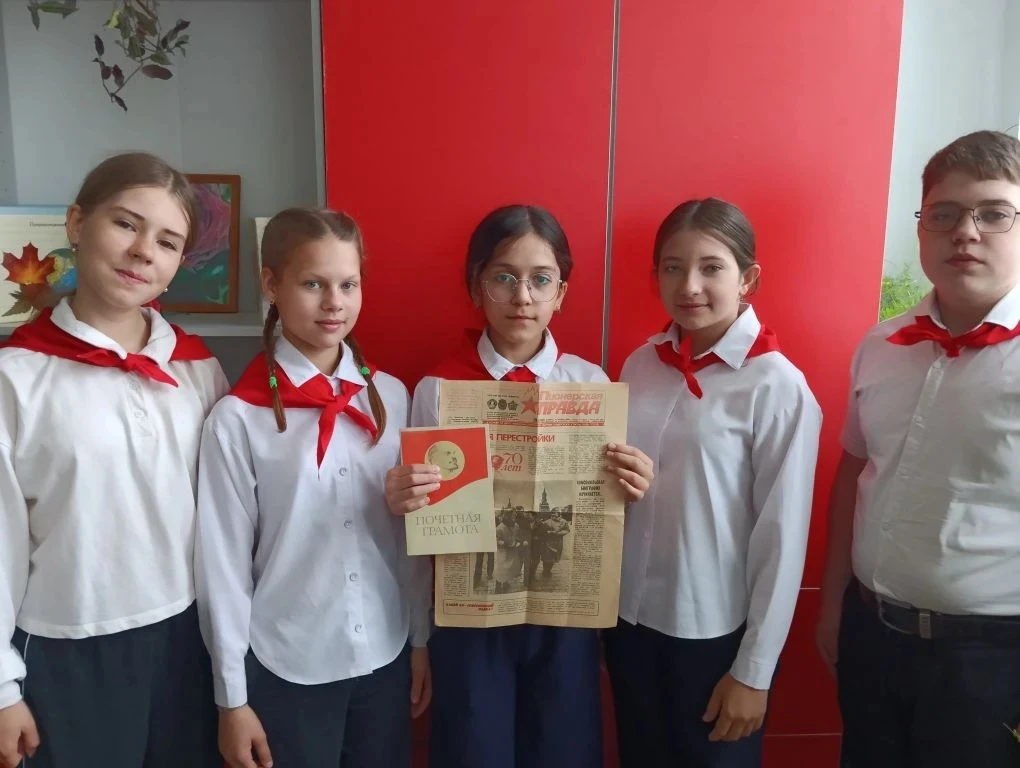19 мая в нашей школе прошли тематические классные часы, посвящённые Дню детских обществ...