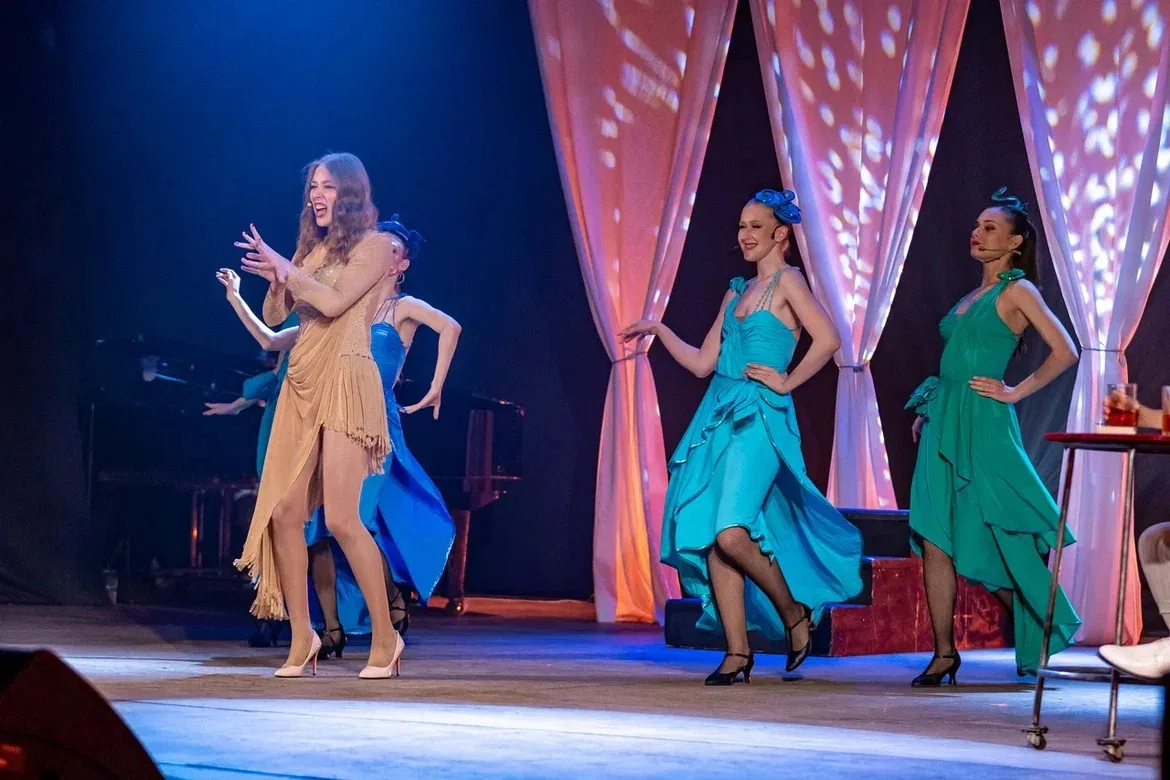 Музыка, амбиции и неожиданные повороты судьбы. Всё, как и в жизни!   🎭На сцене Зимнего театра развер