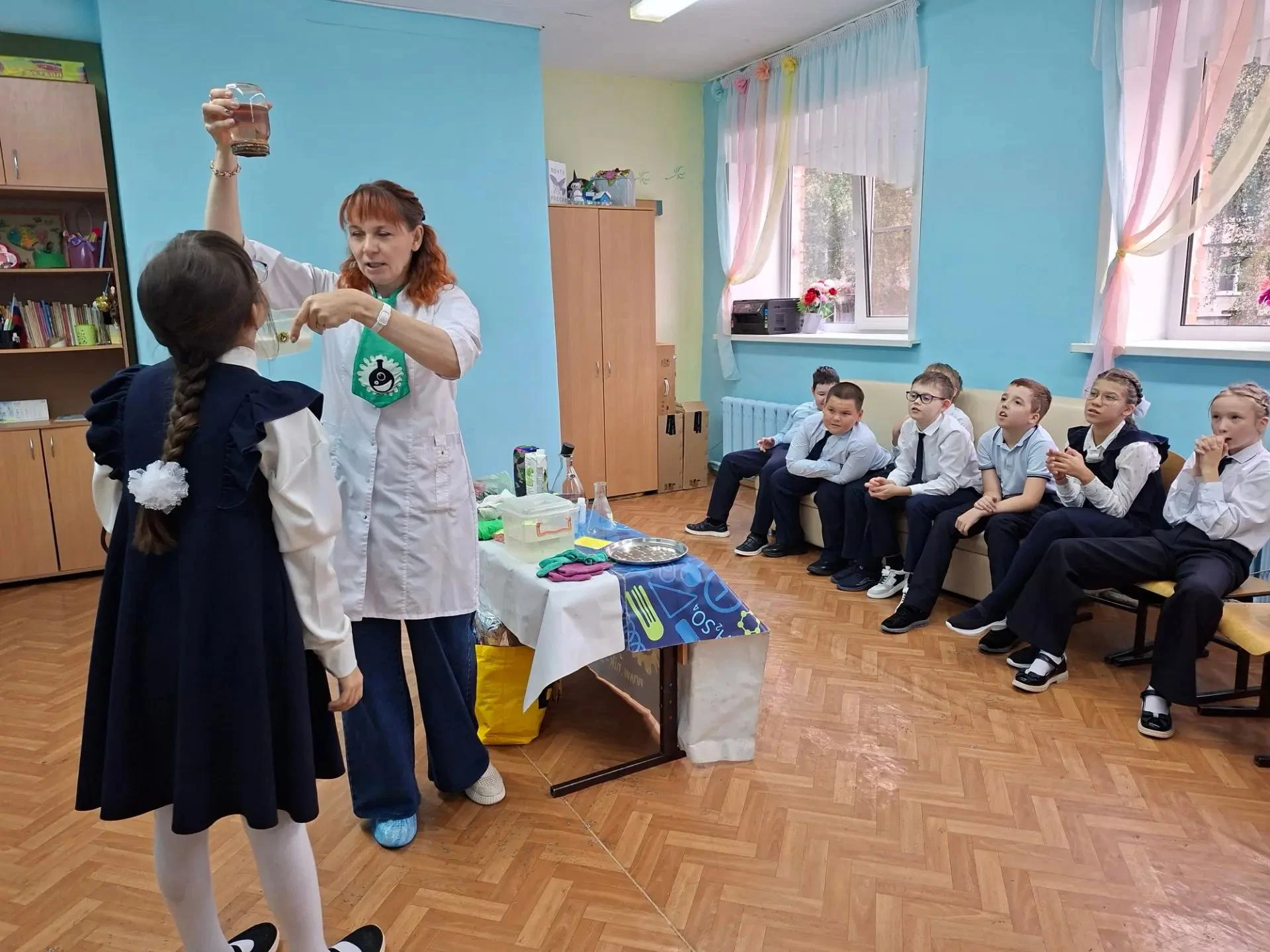 НАУКА — ЭТО ВЕСЕЛО! В 3 «Б» классе прошло шоу «Профессора Николя»