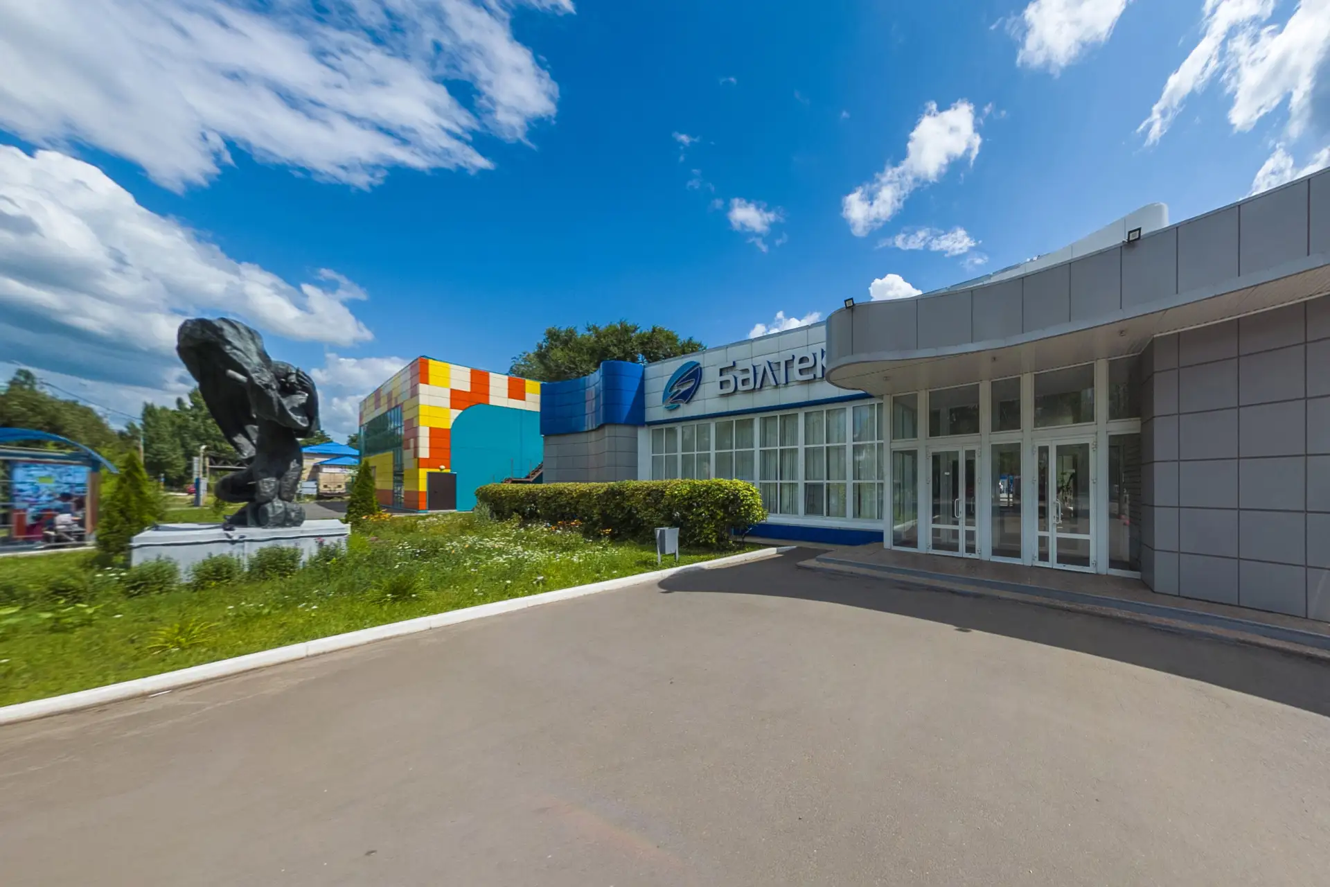🎉 Сегодня мы поздравляем работников и ветеранов лёгкой и текстильной промышленности с ...