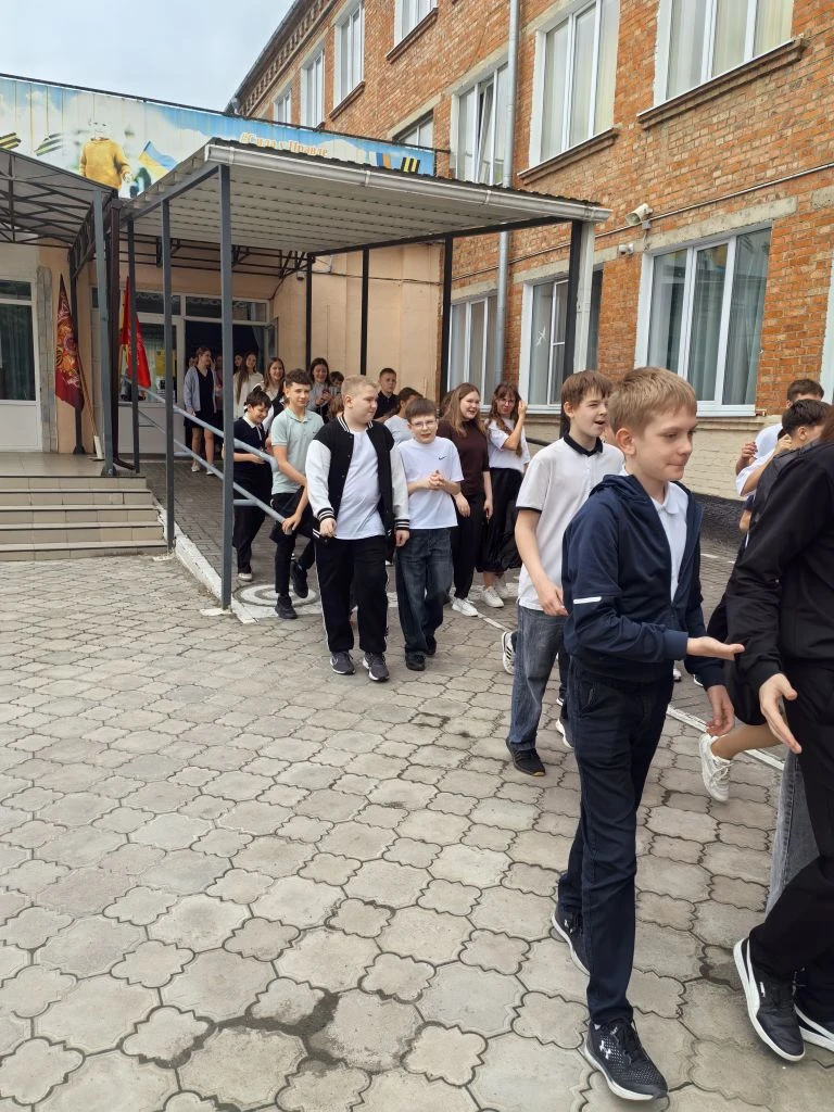 В лицее прошла плановая тренировка по эвакуации учащихся и сотрудников. В мероприятии приняли участи