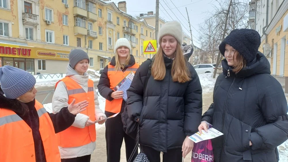 🦺 Первый день триместра — а наши ЮИДовцы уже в деле!  Каникулы закончились, и ребята из отряда юных 