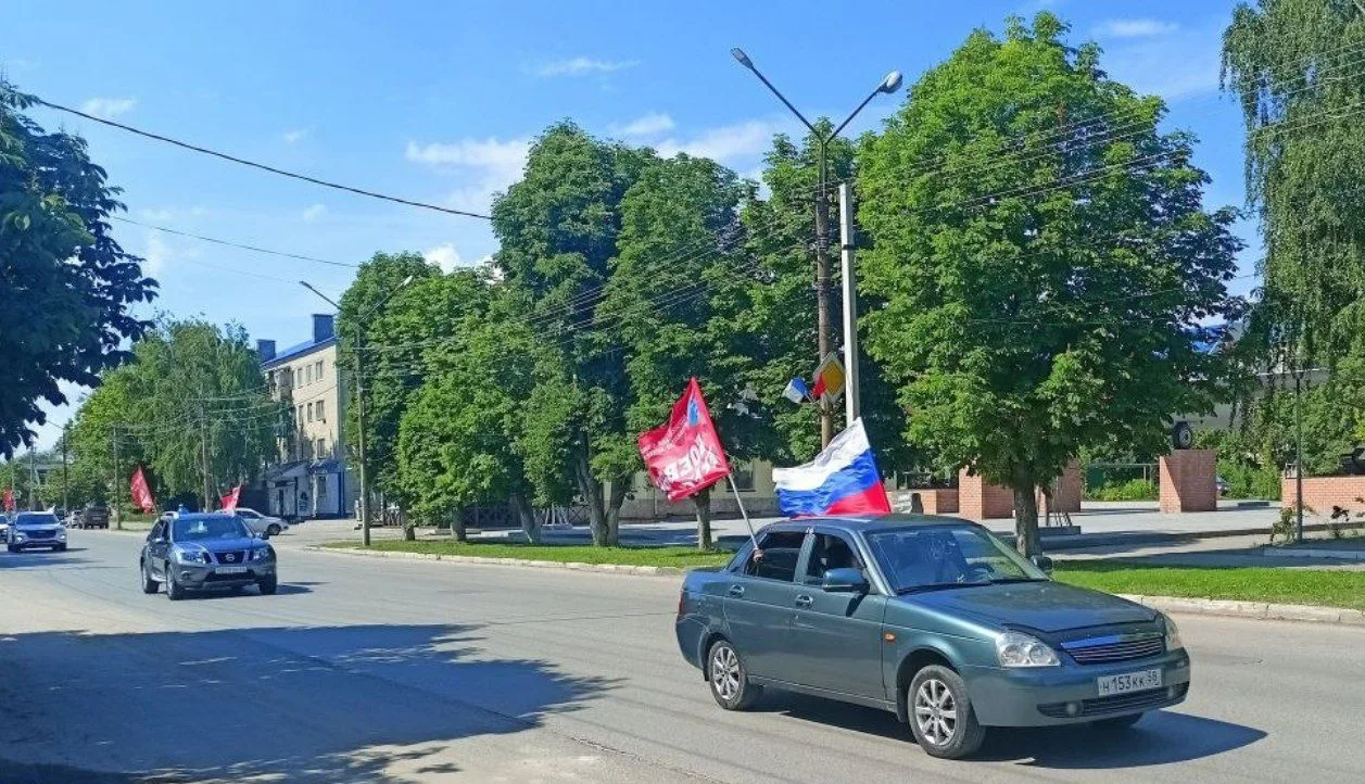 В Петровске стартовал День России!

🚘🚲Его открыл праздничный автопробег по улицам города, в которо